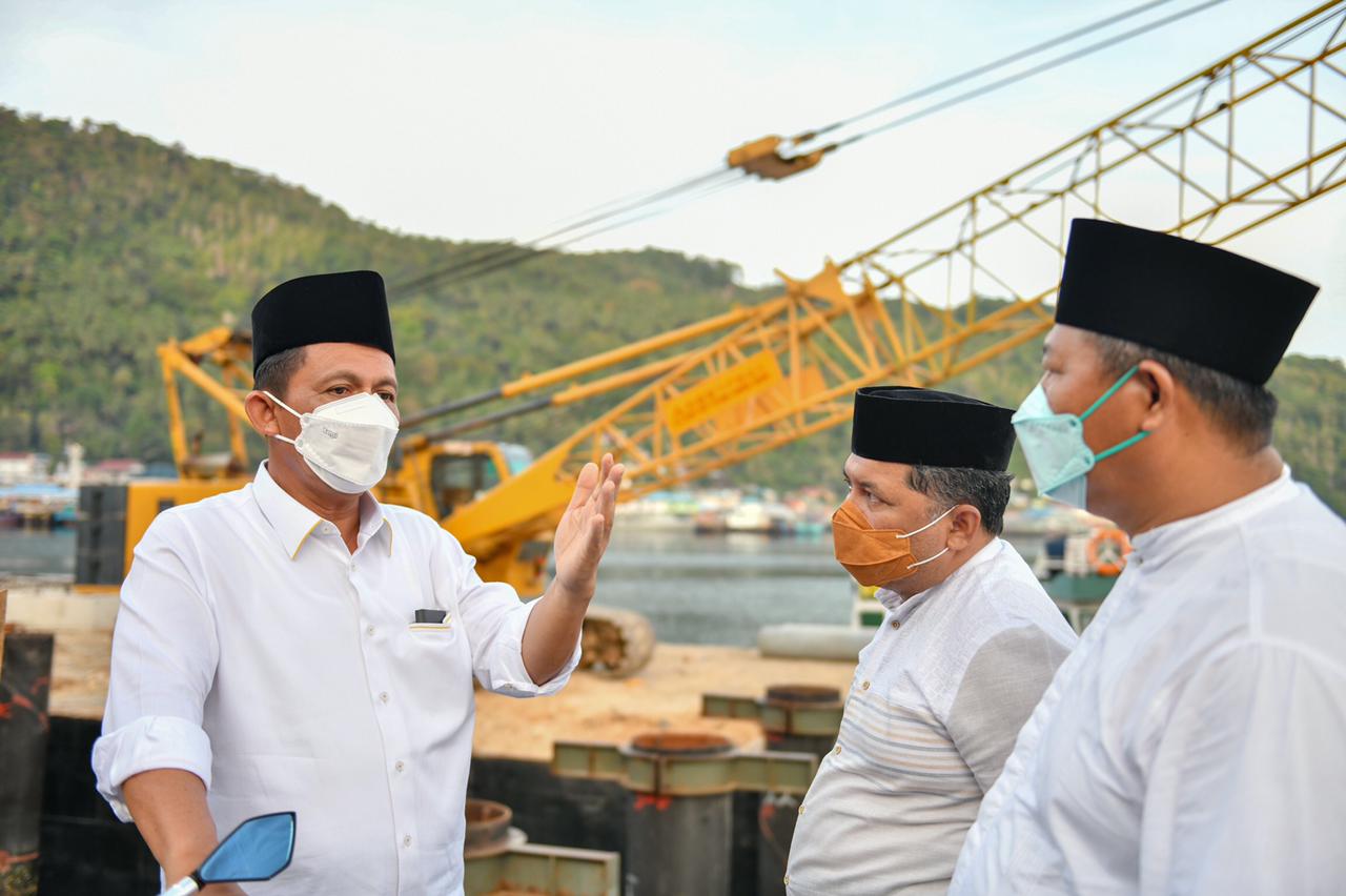 Gubernur Ansar Tinjau Poyek Jembatan di Anambas