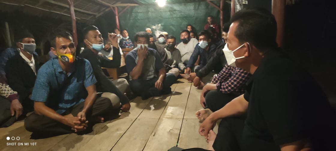 Warga Desa Belungkur Lingga Mengadu Jalan Rusak ke Gubernur Ansar