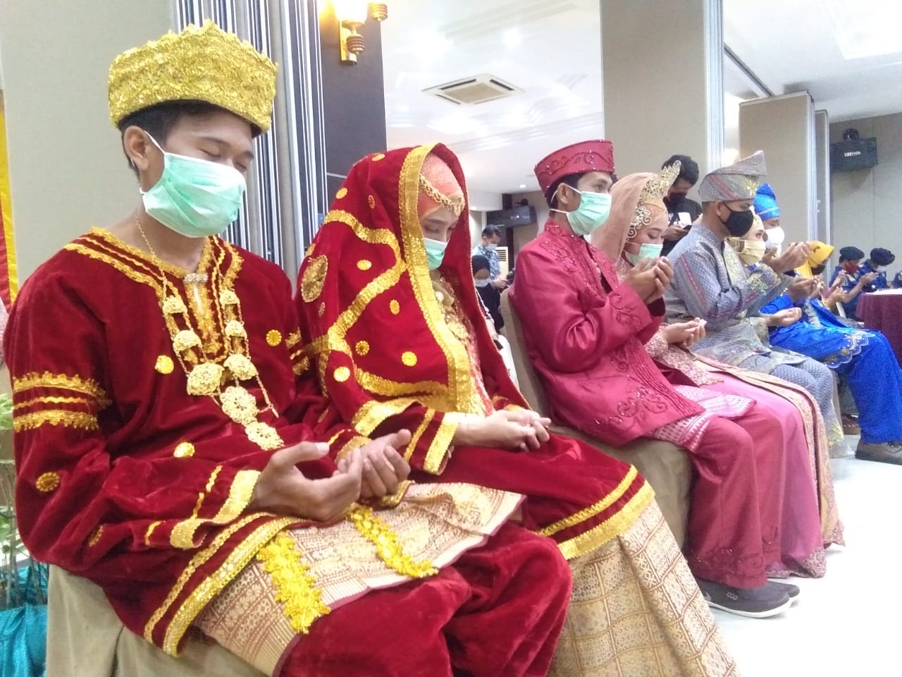 10 Pasangan Ucapkan Janji Suci di Nikah Massal