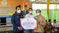 Gubernur Ansar Serahkan Hibah untuk Panti Sosial di Batam