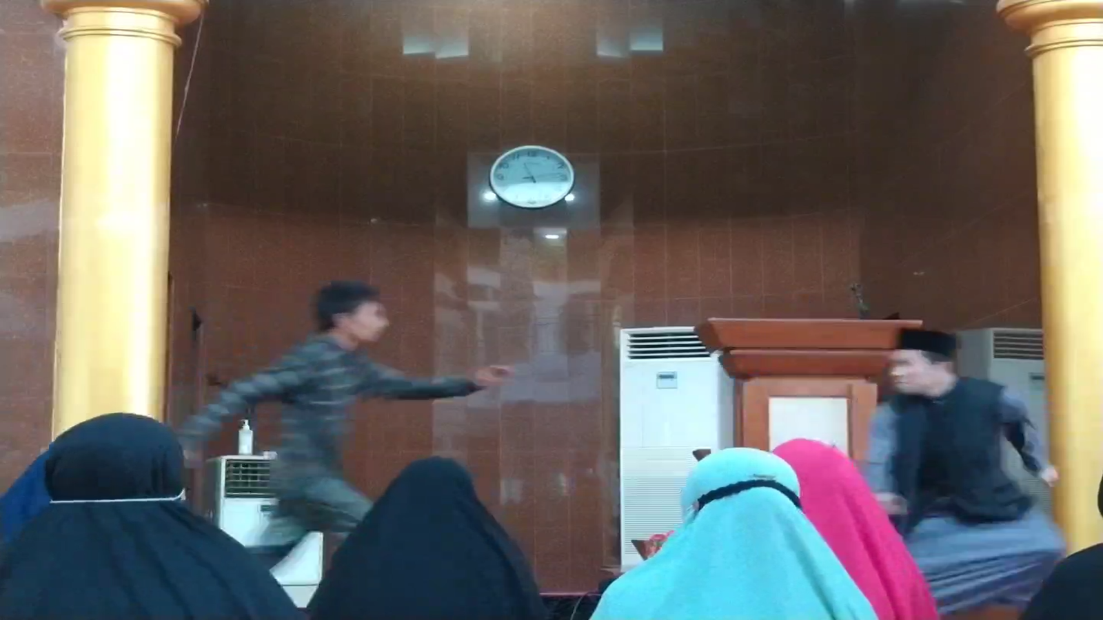 Ustadz Abu Syahid Chaniago Diserang Saat Ceramah di Masjid Baitussakur Batam