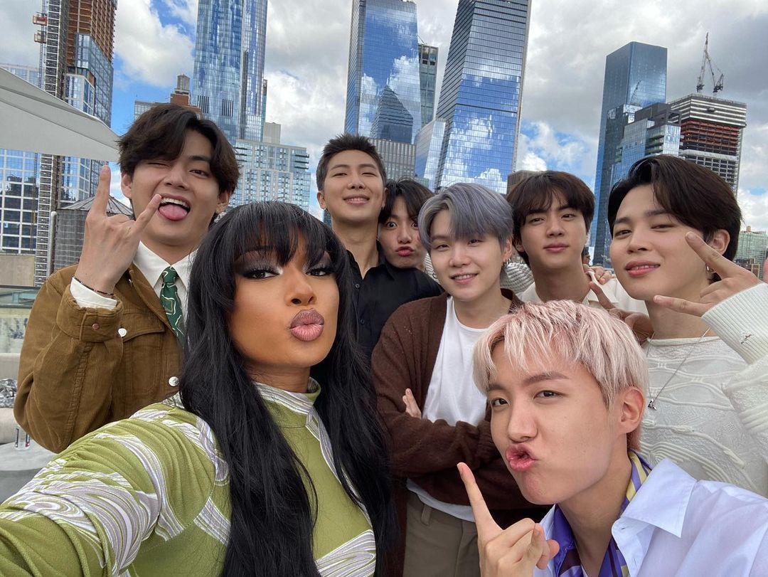 Bertemu di New York, BTS Ajarkan Megan Thee Stallion Koreografi Jari Butter