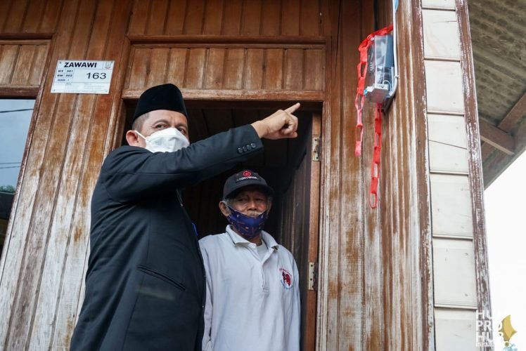 Ansar Resmikan Listrik Masuk Desa di Dua Dusun di Natuna