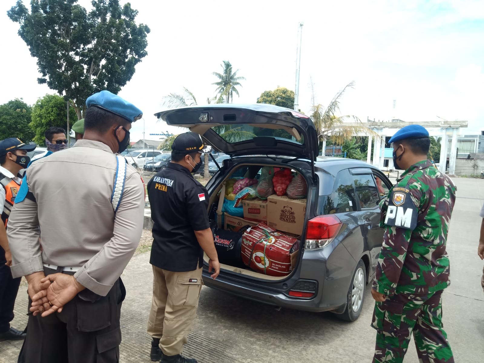 Petugas Karantina Pertanian Razia Beras dan Daging Ilegal di Pelabuhan Tanjung Uban