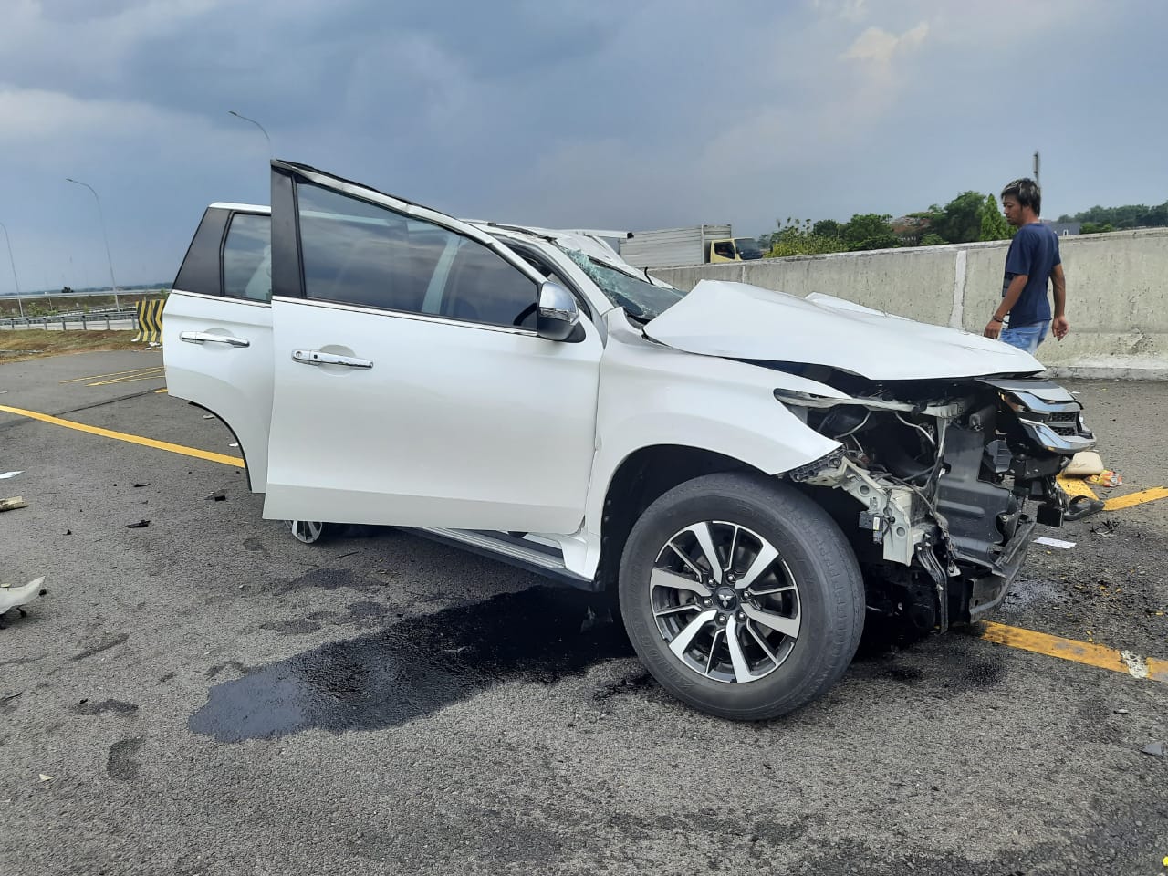 Vanessa Angel dan Suami Tabrakan di Tol Jombang
