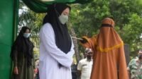 Kepergok Selingkuh, Perempuan di Aceh Dicambuk 100 Kali