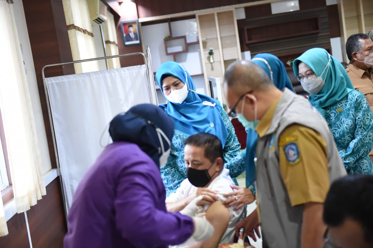 TP- PKK Kepri Ajak Masyarakat Kepri Sukseskan Vaksinasi Booster