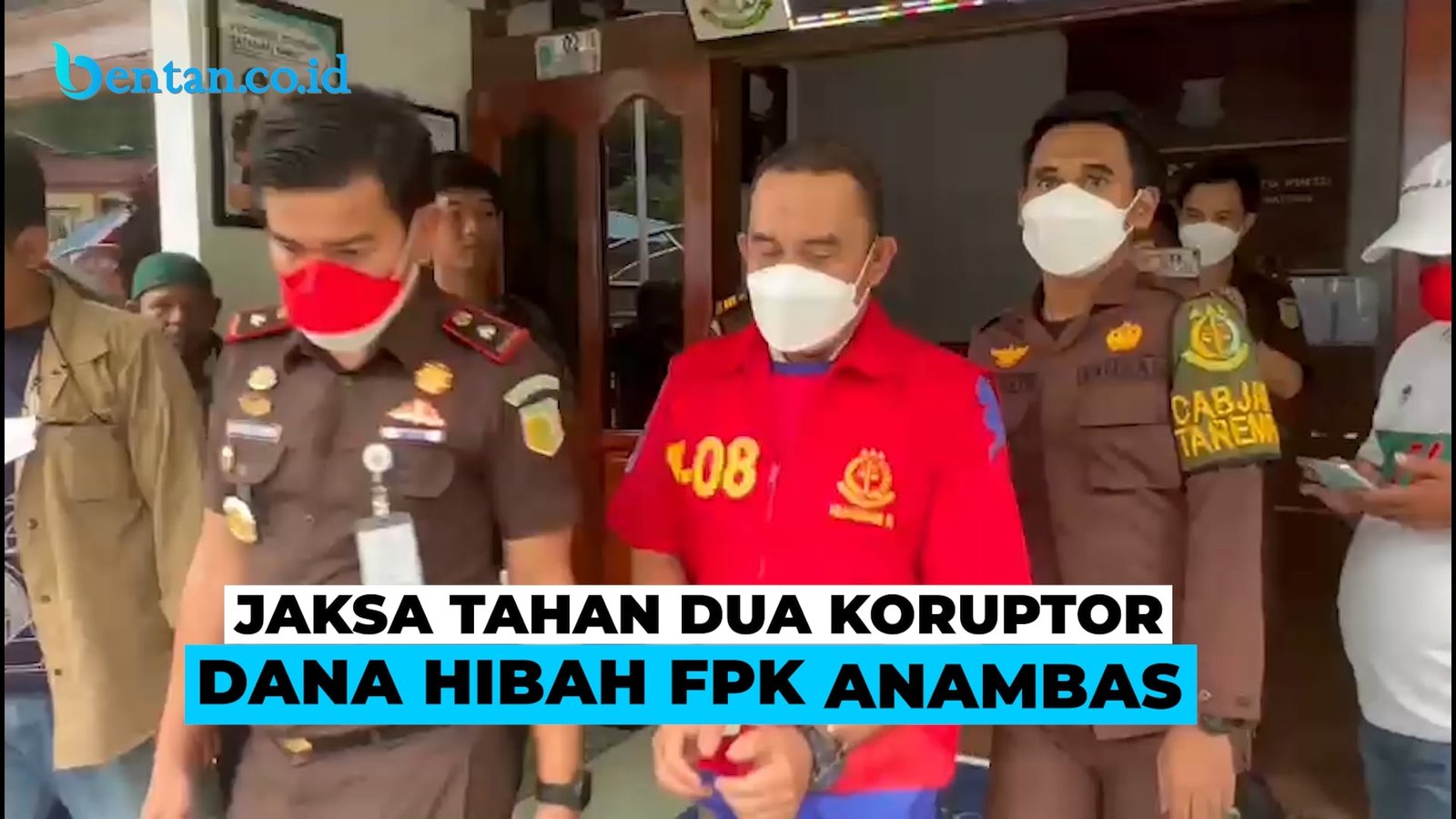 Sequence 01.00_00_00_16.Still008 Jaksa Tahan Dua Koruptor Dana Hibah FPK Anambas