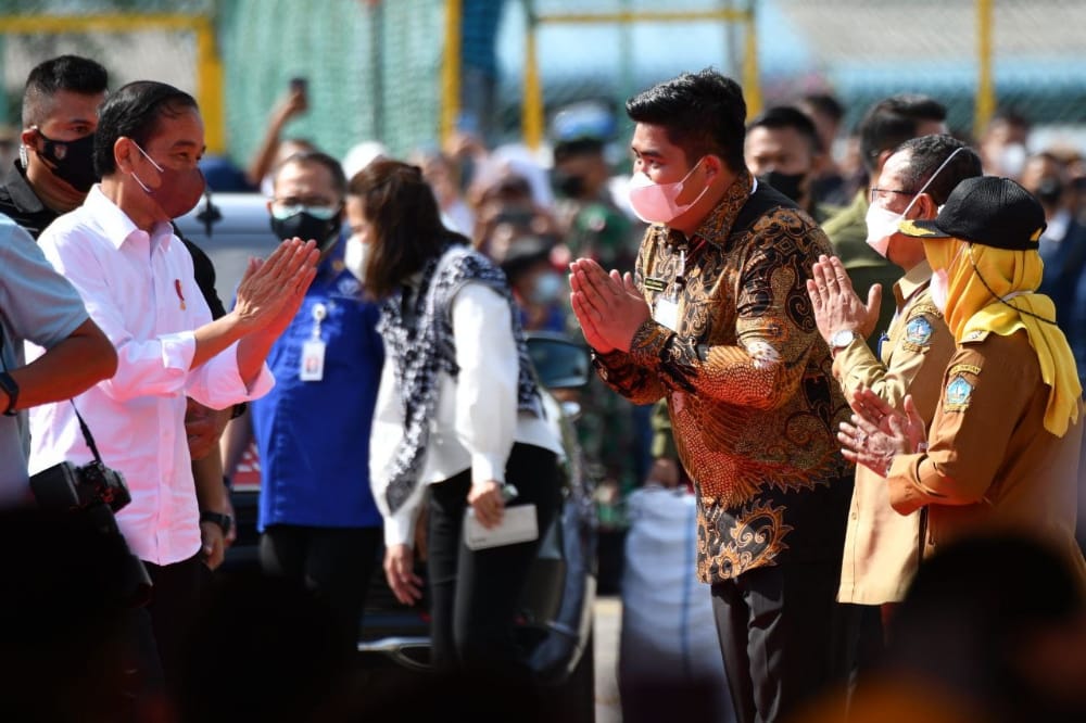 Plt. Bupati Bintan Sambut Kedatangan Presiden Jokowi Saat Tinjau Vaksinasi Anak dan Lansia