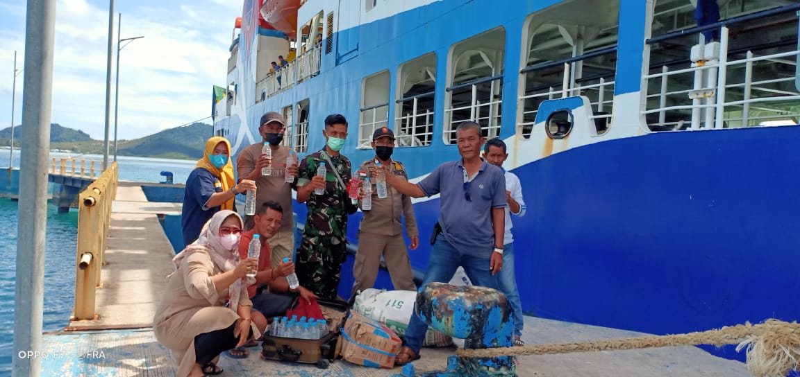 Ratusan Botol Miras Tak Bertuan Diamankan Petugas di Tambelan