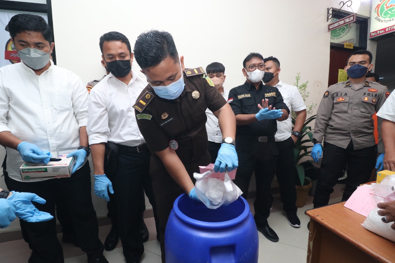Barang Bukti Sabu Kasus Mantan Walpri Gubernur Kepri Dimusnahkan Polisi