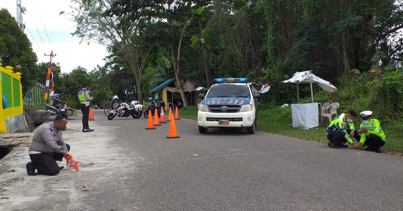 Satlantas Polres Tanjungpinang Olah TKP Laka Lantas di Jalan Peralatan