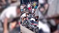 Pelantar Pasar KUD Tanjungpinang Ambruk, Belasan Motor Tercebur ke Laut
