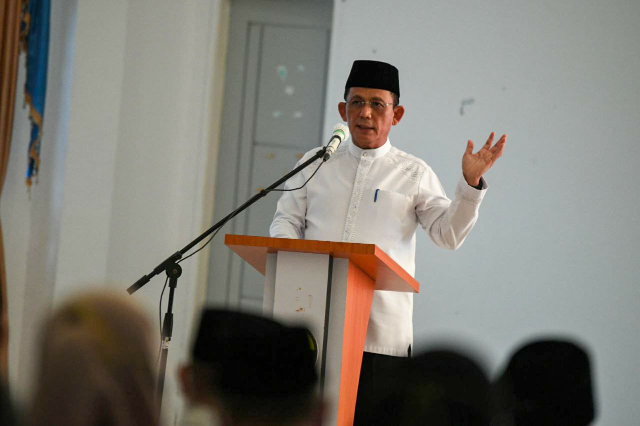 Gubernur Ansar Serahkan Bantuan Hibah Keagaaman & SK PTK Non ASN di Kabupaten Lingga 