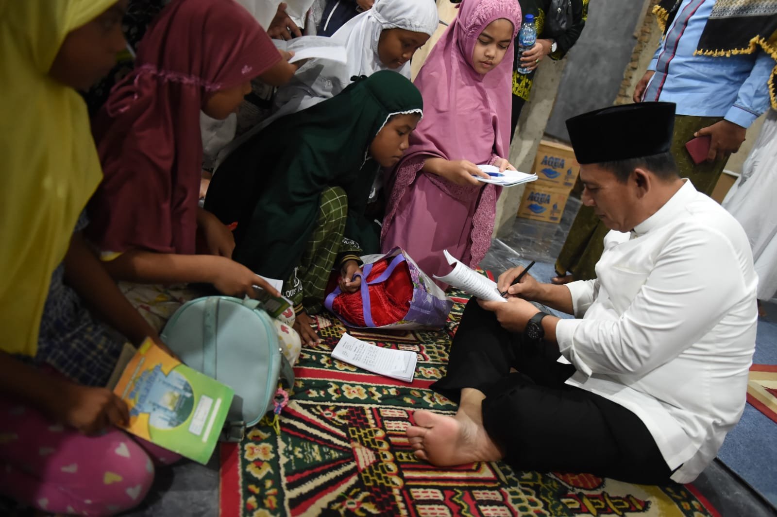 Gubernur Ansar Bersafari Ramadhan di Masjid Muthaminah Kavling Sagulung Batam 