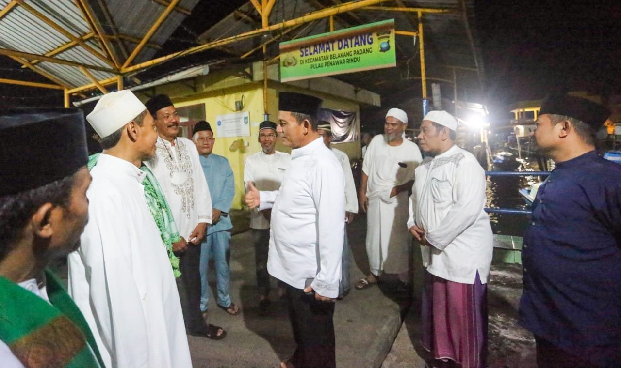 Gubernur Ansar Safari Ramadhan ke Masjid Jami' At Taqwa Belakang Padang