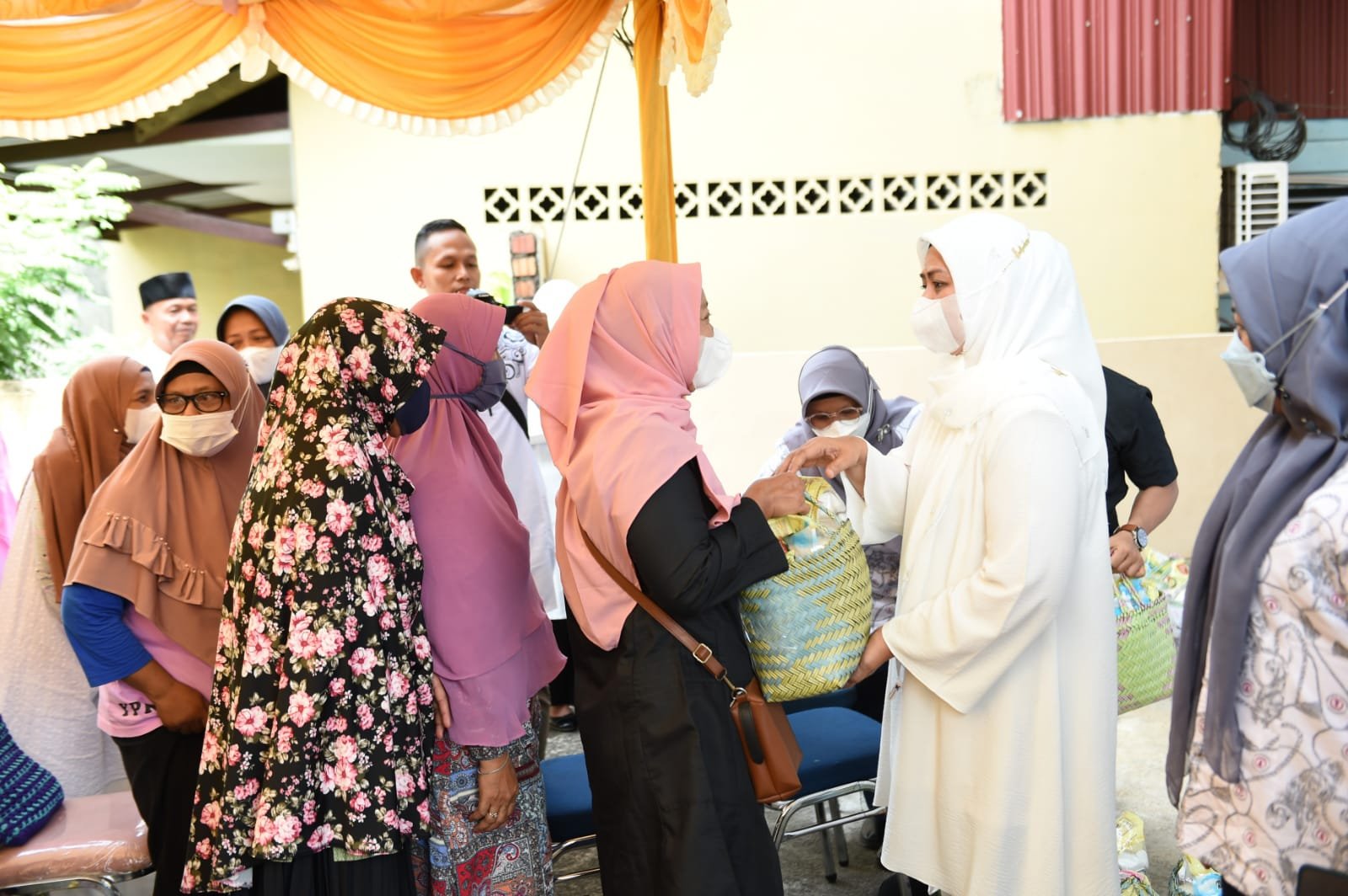YKI Kepri Salurkan 100 Paket Sembako bagi Penyintas Kanker Tanjungpinang-Bintan