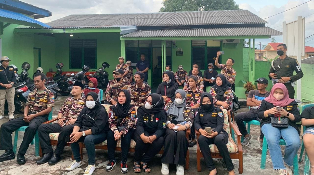 FKPPI dan POM AD Bagikan Ratusan Paket Takjil ke Pengendara di Tanjungpinang