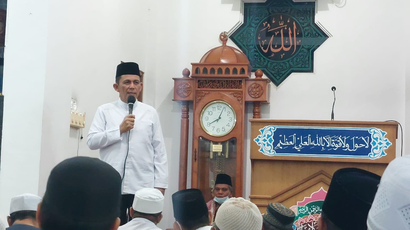 Safari Ramadhan di Masjid Hajar Aswad, Gubernur Ansar Sampaikan Beberapa Program Pemerintah 