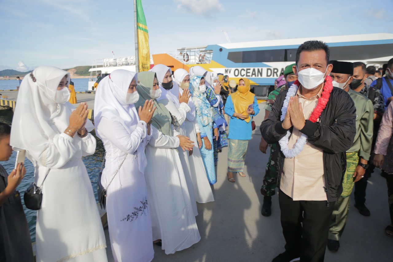 Kunker ke Tambelan, Ansar Tegaskan Serius Bangun Infrstruktur Pulau Terluar