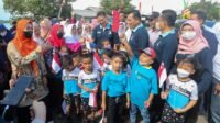 Menkes Budi dan Gubernur Ansar Tinjau Imunisasi Anak di Kampung Bulang