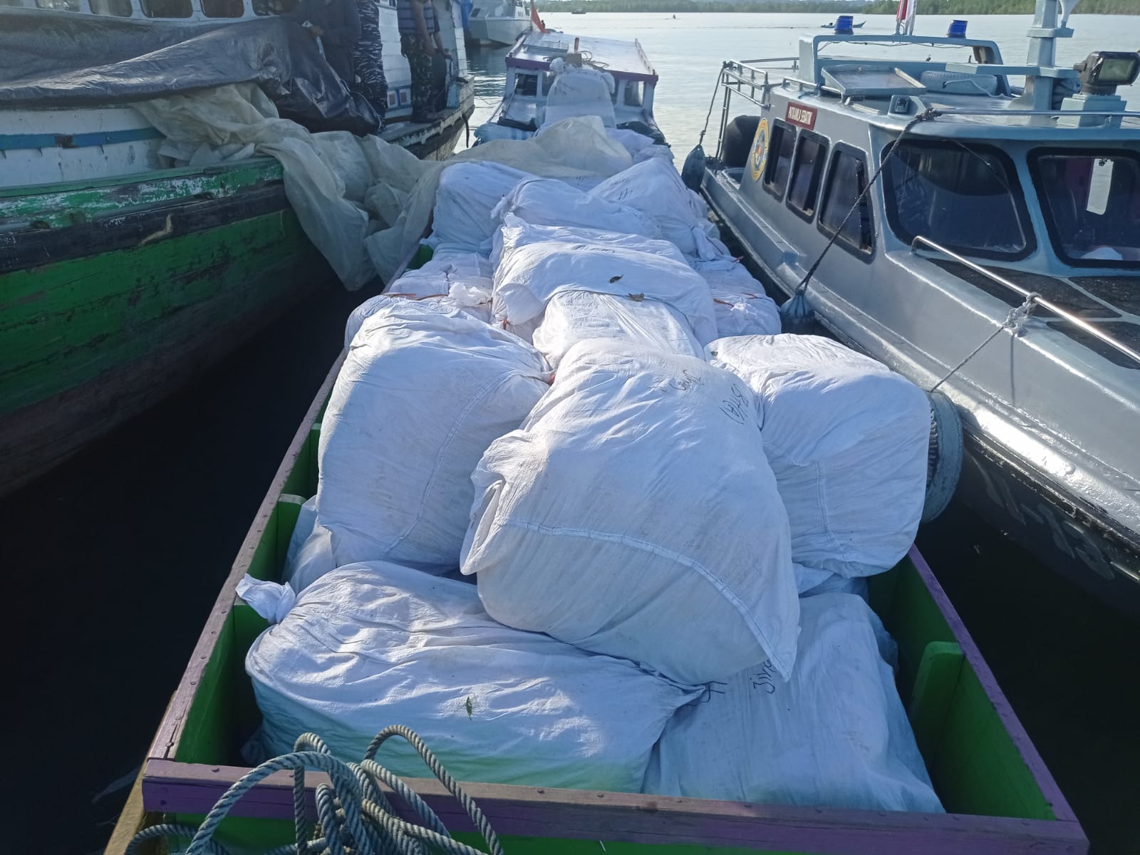 Muat Baplres, Kapal Tanpa Dokumen Ditangkap TNI AL