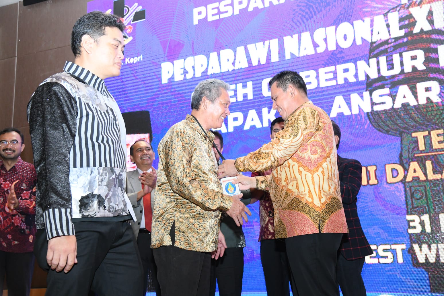 Gubernur Ansar Lepas Kontingen Pesparawi Kepri