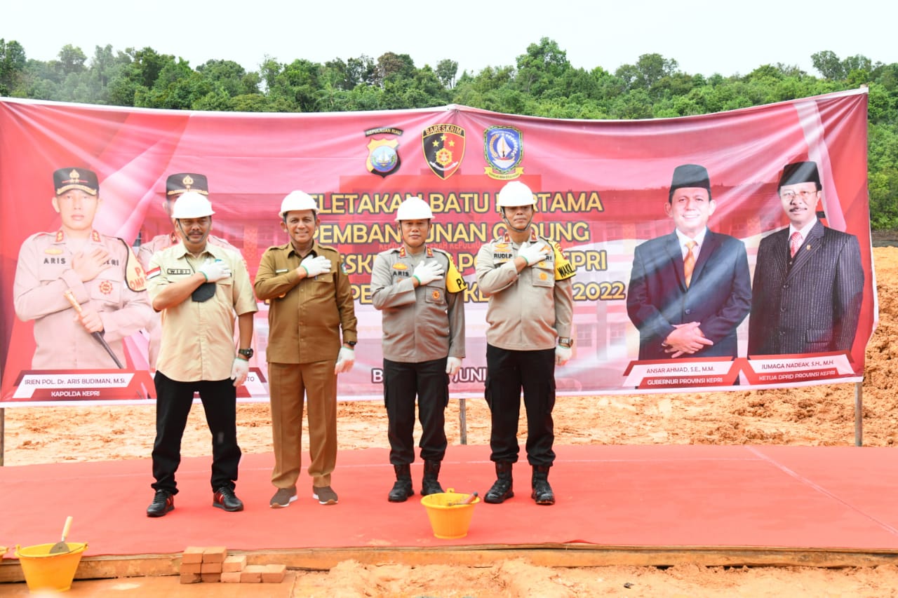 Gubernur Ansar Lakukan Peletakan Batu Pertama Pembangunan Gedung Ditreskrimsus Polda Kepri