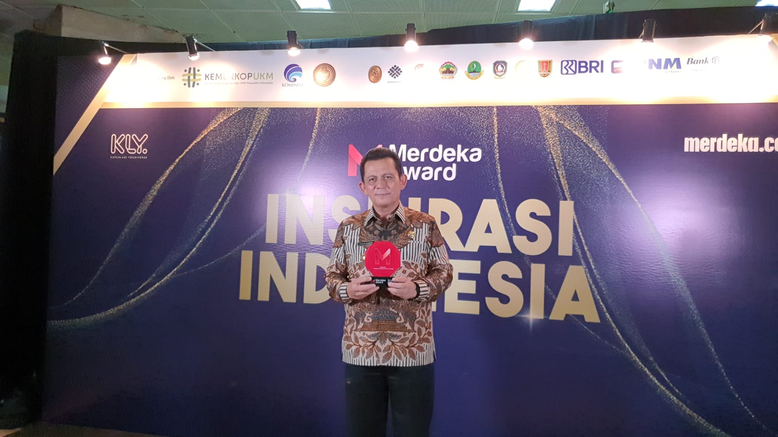 Merdeka Award 2022, Gubernur AnsarTerima Penghargaan Kategori 'Inovatif Untuk Negeri'
