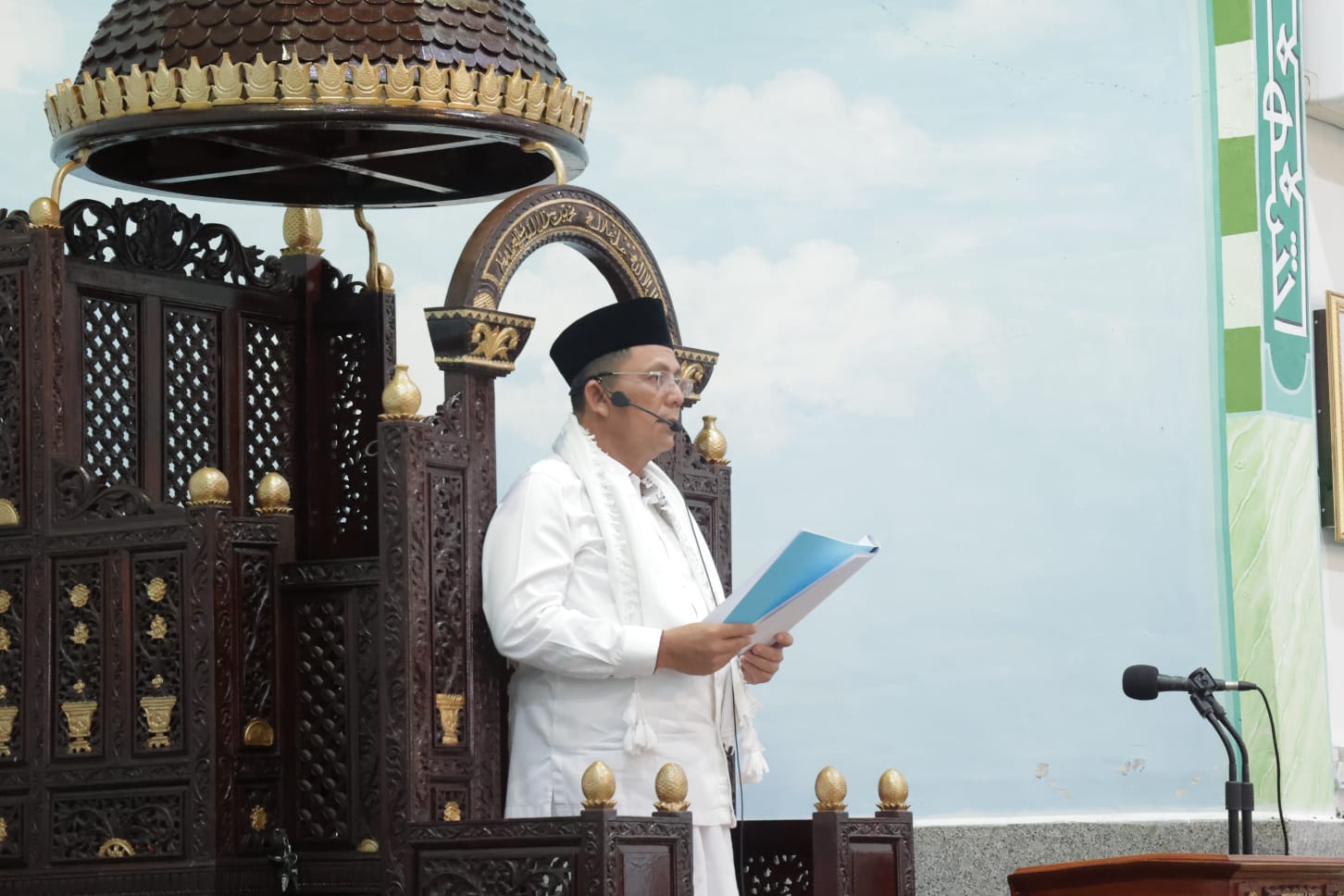 Gubernur Ansar Khatib Idul Adha di Masjid Jami'Baiturrahim Tarempa