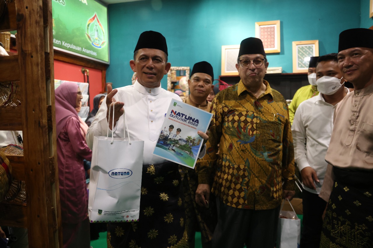 Kunjungi Bazar MTQ, Gubernur Ansar Borong Makanan Olahan Asli Kepri