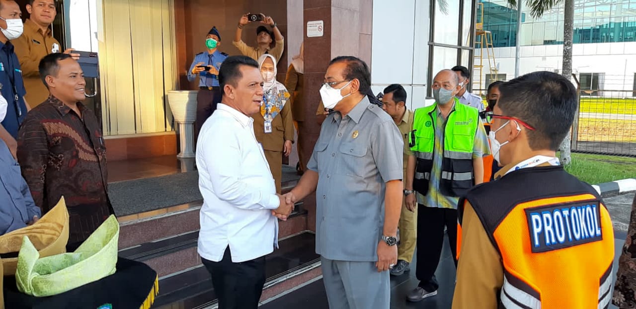 Ketua KI Jadi Keynote Speaker Seminar dan Workshop Keterbukaan Informasi Publik