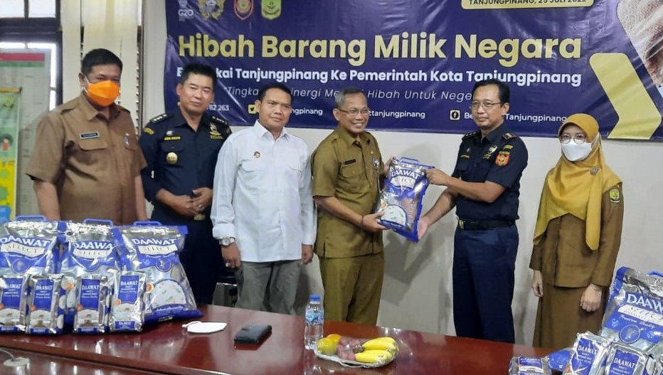BC Tanjungpinang Hibahkan Ratusan Kilogram Beras Impor Hasil Tegahan