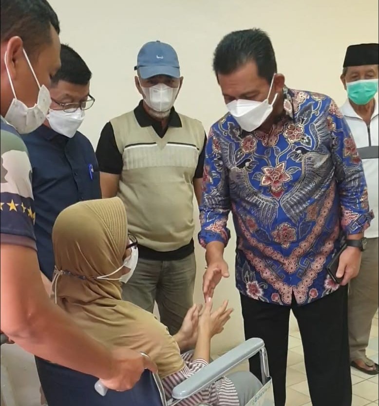 Gubernur Ansar Takziah ke Keluarga Almarhum Endra Mayendra
