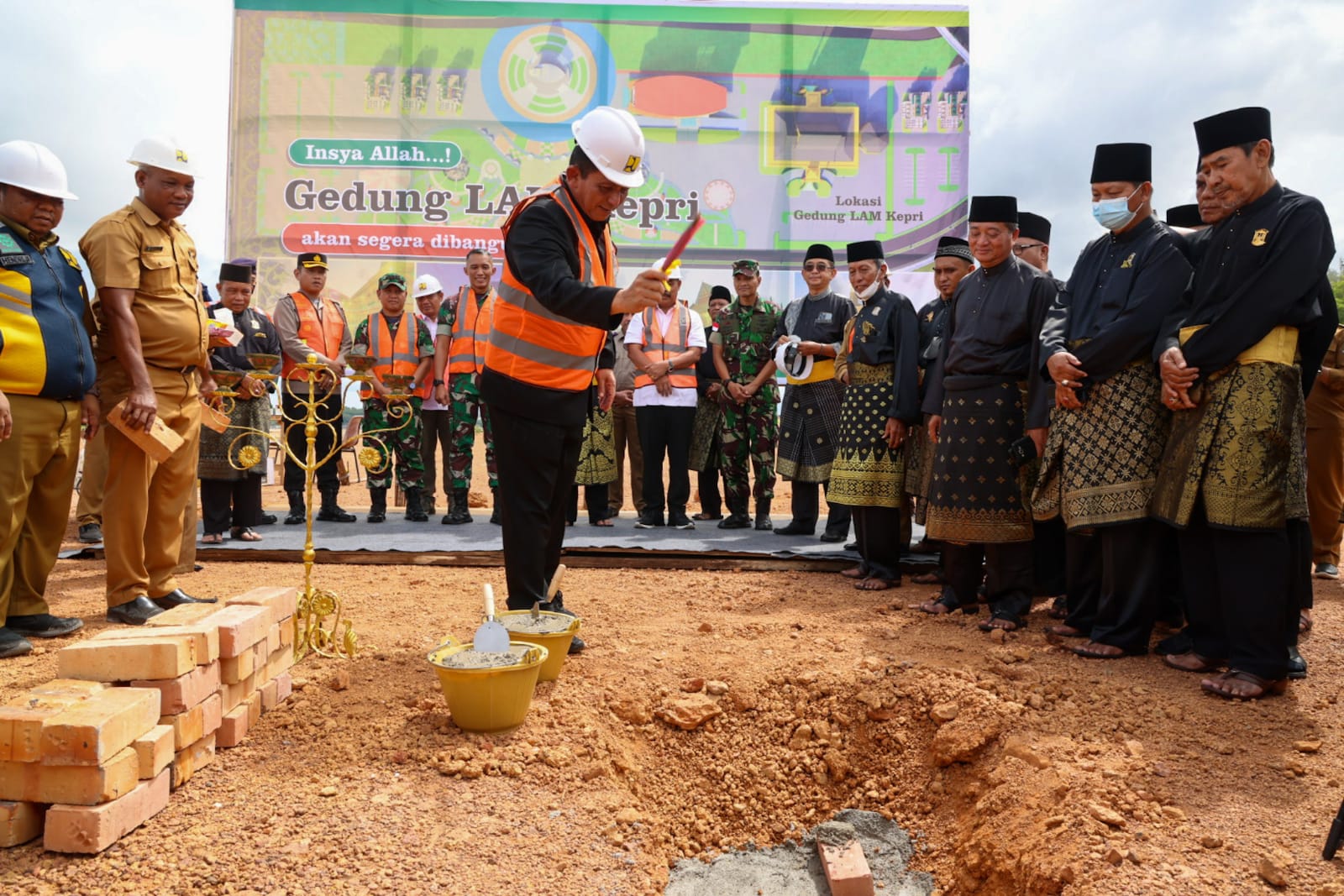 Pembangunan Gedung LAM Kepri Dimulai, Gubernur Ansar Letakkan Batu Pertama