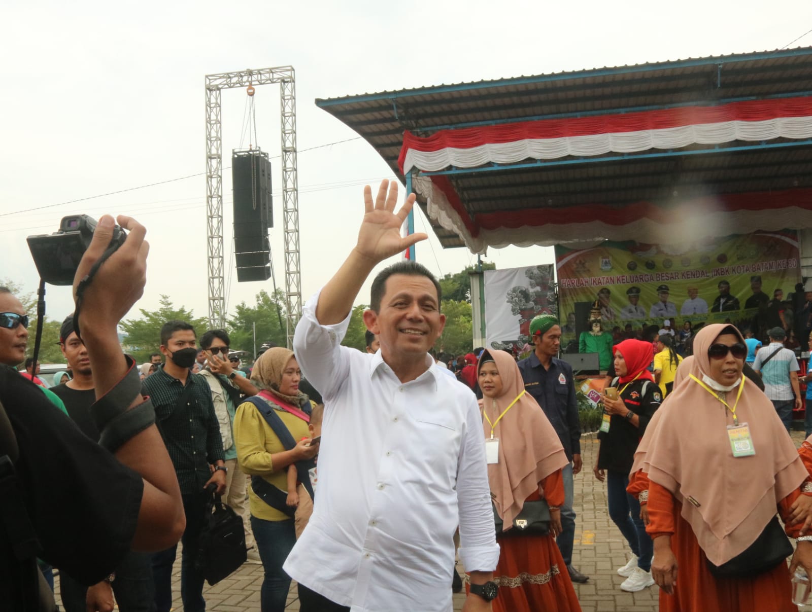 Gubernur Ansar Membaur Bersama Ribuan Masyarakat Kendal di Batam