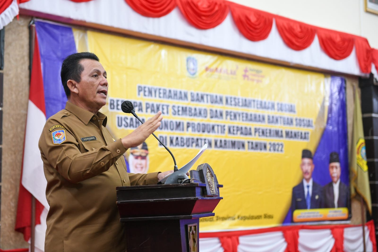 Masyarakat Karimun Terima Bansos dan Bantuan Pertanian dari Pemprov Kepri