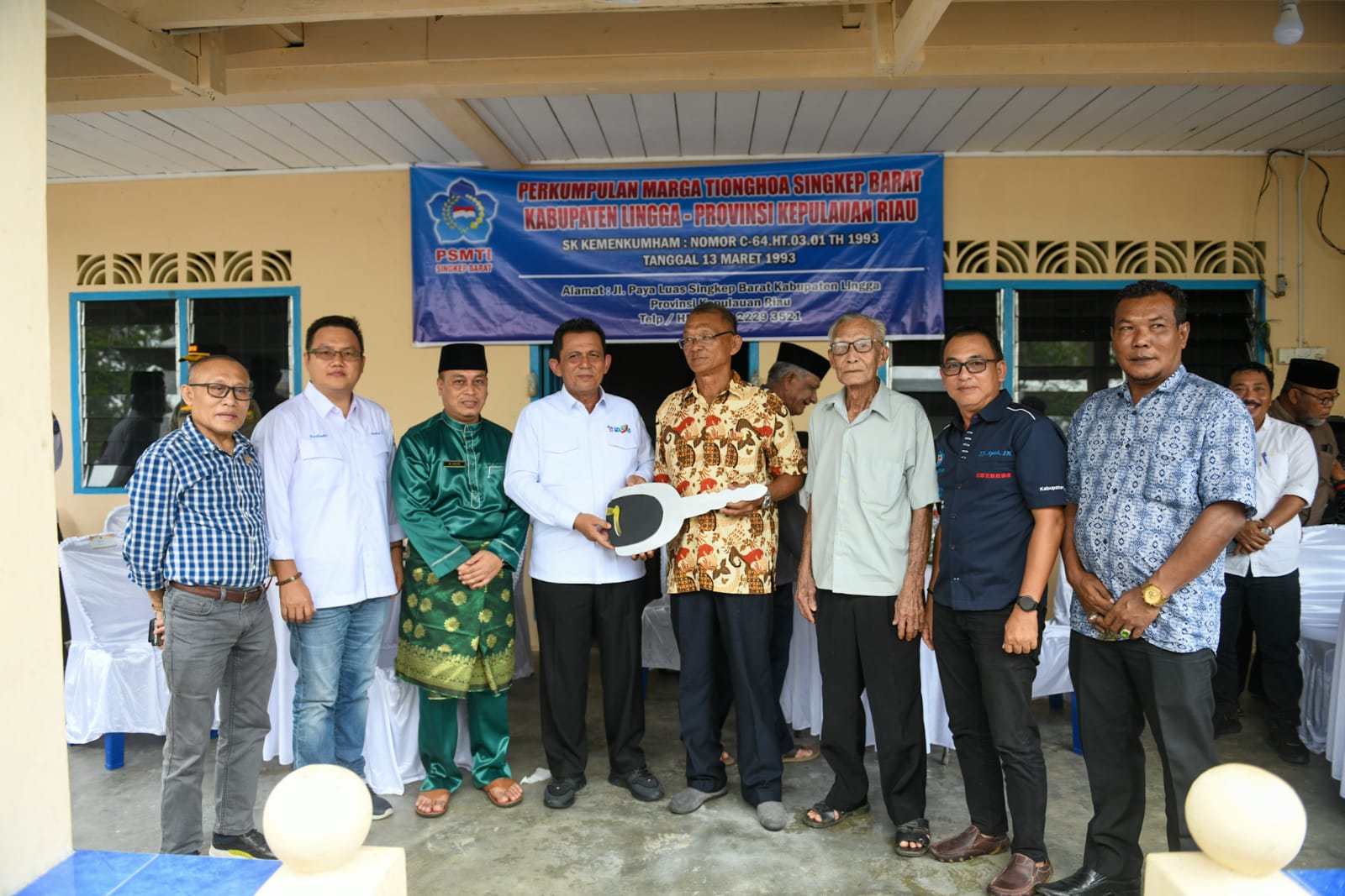 Gubernur Ansar Serahkan Bantuan Untuk PSMTI Lingga