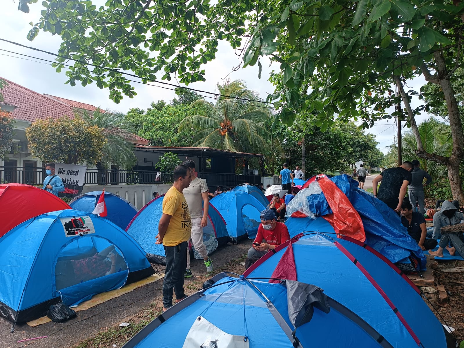 Ratusan Pencari Suaka Bentang Terpal dan Tenda di Depan Kantor UNHCR Tanjungpinang