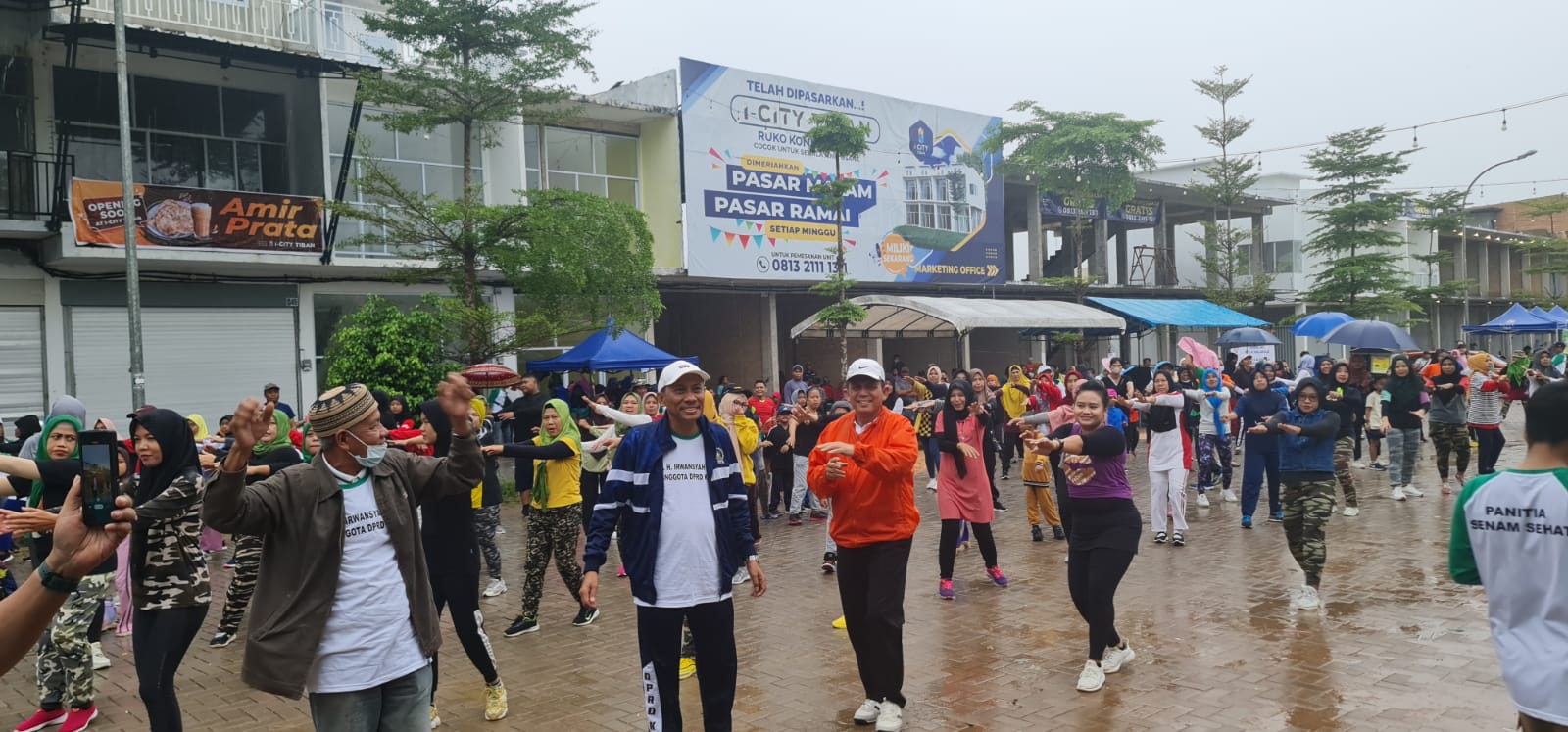 Usia Senam Pagi, Gubernur Ansar Paparkan Pembangunan Pendidikan ke Warga Batam
