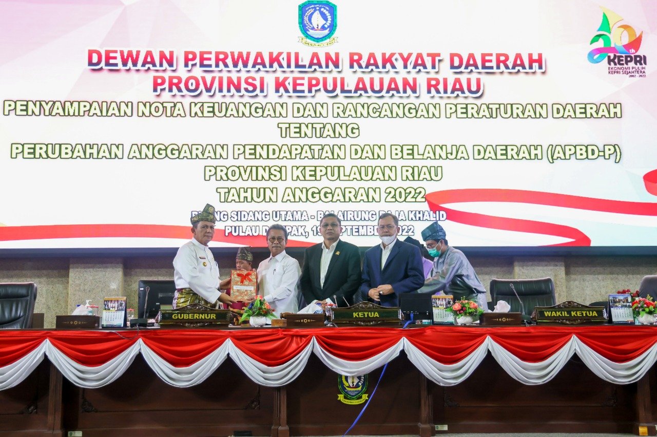 Gubernur Kepri Sampaikan Nota Keuangan dan Ranperda APBD Perubahan 2022