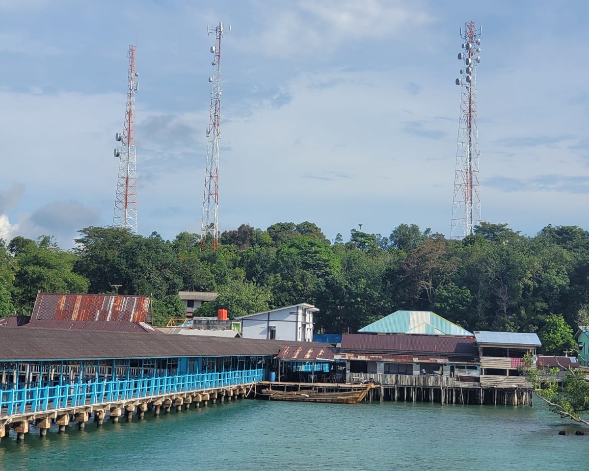 Membangun 77 BTS Untuk Menghapus Blindspot Signal