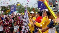 Gubernur Kepri, Ansar Ahmad Melepas Peserta Gerak Jalan Santai. (Foto Pemprov Kepri)