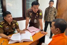 Photo of Terdakwa Pencabulan 8 Orang Anak Laki-Laki di Tuntut 20 Tahun Penjara dan Denda 100 Juta