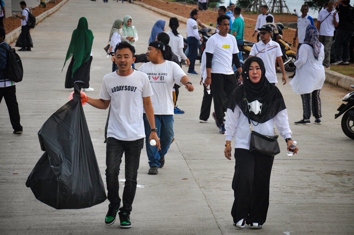 Peringati Hari Pariwisata Dunia, Dispar Kepri Inisiasi Bersih Pantai