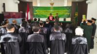 Prosesi Pengambilan Sumpah dan Janji Belasan Pengacara Muda oleh Ketua Pengadilan Tinggi Kepri. (Foto Bentan)