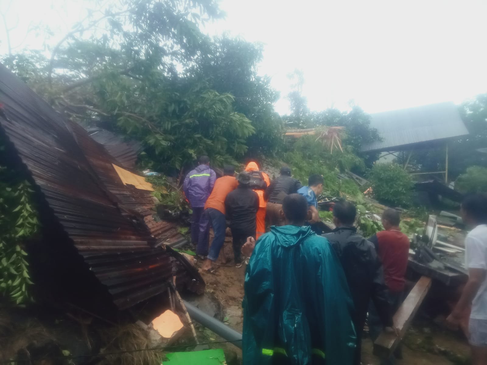 15 Orang Dilaporkan Meninggal Dunia Dalam Insiden Tanah Longsor Di ...