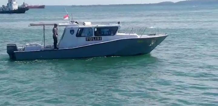 Polariud Polres Bintan Gelar Patroli Laut Selidiki Asal Muasal Limbah Minyak Hitam di Pantai Trikora, Bintan.