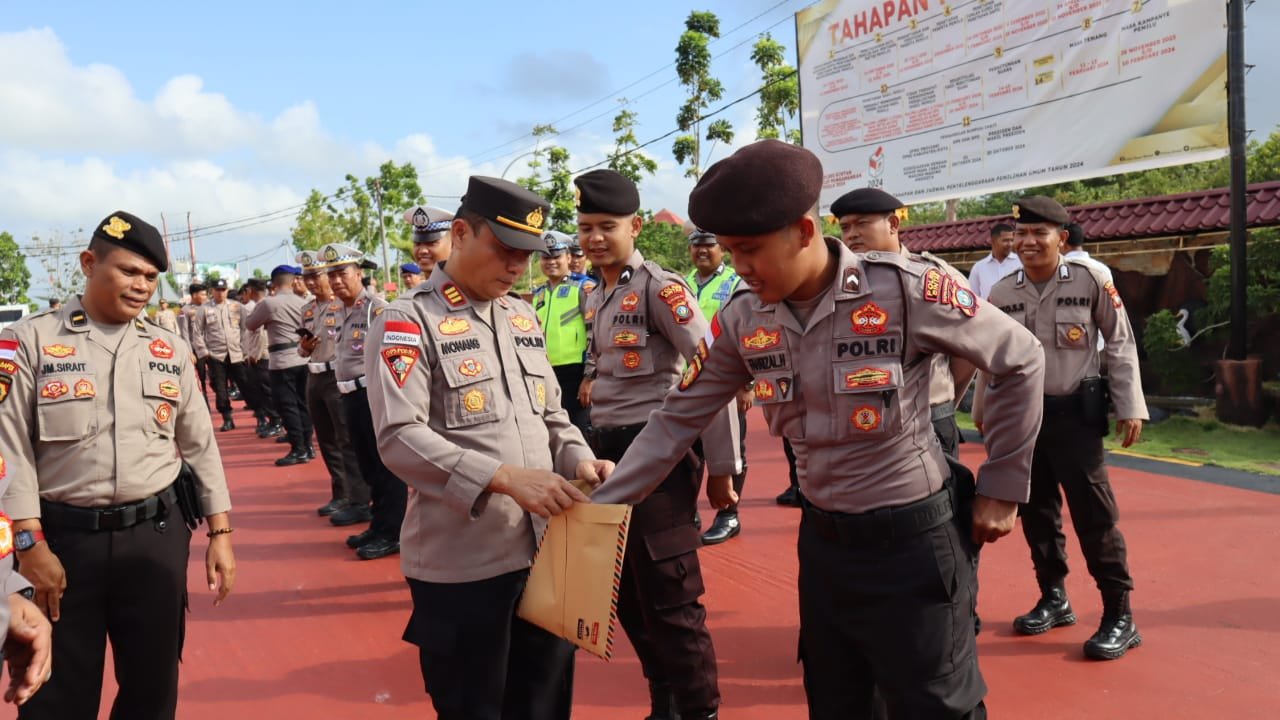 Polres Bintan Kumpulkan Donasi Untuk korban longsor di Kecamatan Serasan.