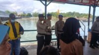 Personel Polsek KKP Berikan Imbauan ke Jasa Angkutan Laut Untuk Perhatikan Keselamatan Penumpang kapal.